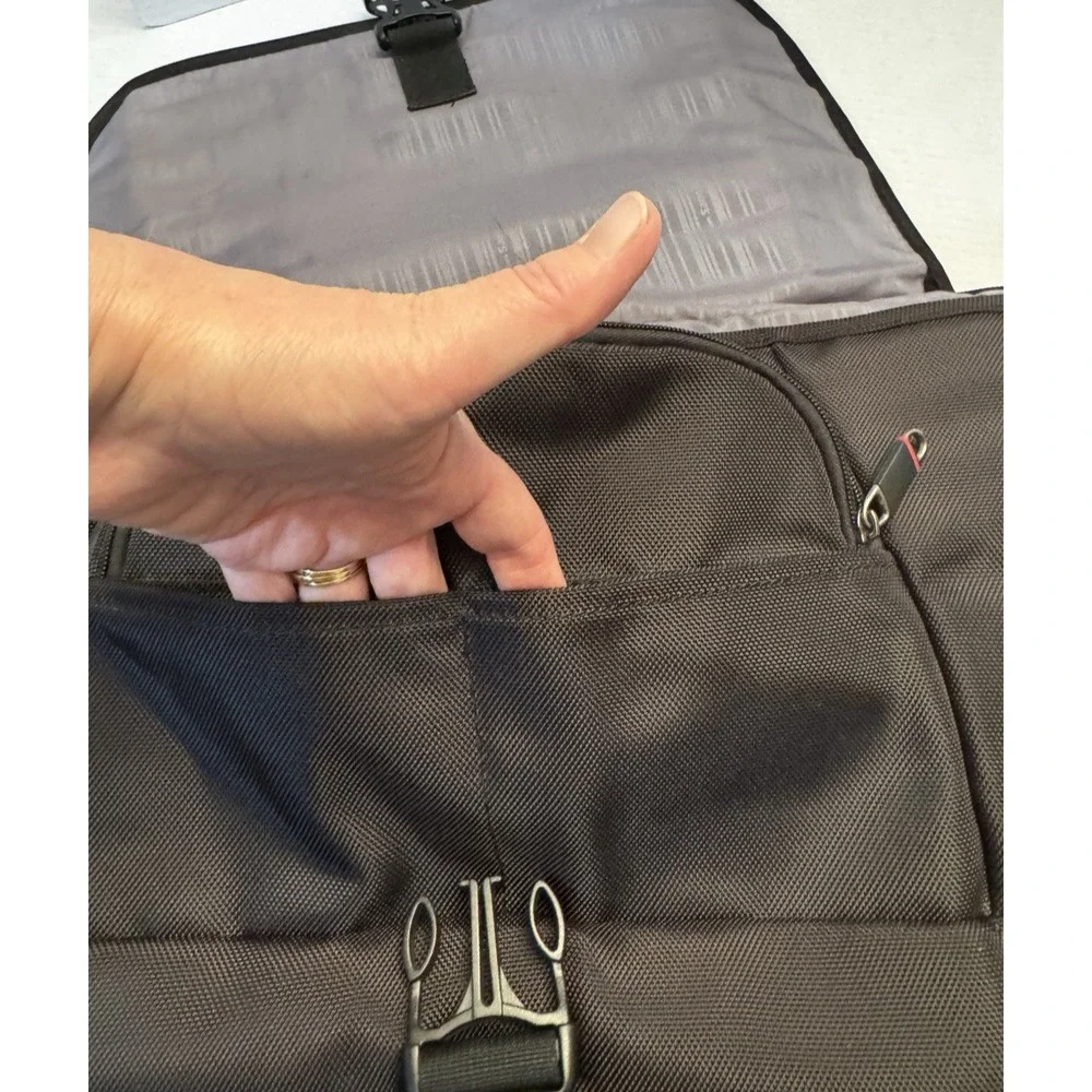Samsonite Black Ballistic Nylon Messenger Laptop Bag‎ Tablet Travel Case